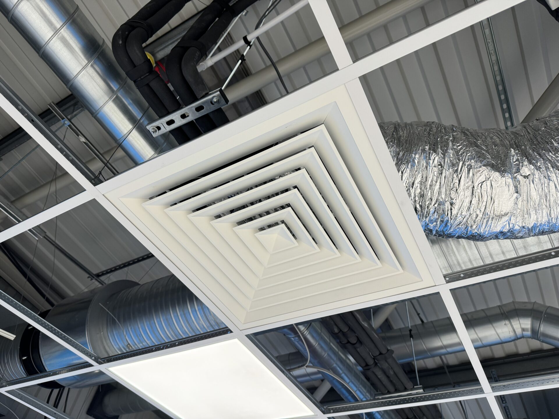 ventillation unit in ceiling